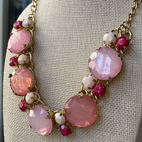Vintage NY Pink and White Faceted Acrylic & Lucite Gold Tone Statement Necklace - Picture 3 of 6